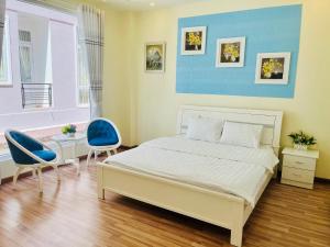 Cama ou camas em um quarto em Sunny House Da Lat