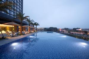 Bazén v ubytování Holiday Inn Putian Xiuyu by IHG nebo v jeho okolí