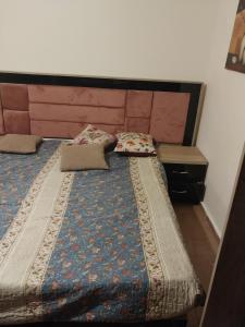 a bed with two pillows on it in a room at الرحاب دار مصر القرنفل in Cairo
