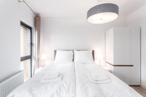 Posteľ alebo postele v izbe v ubytovaní Rent like home - Dwie Motławy III z parkingiem
