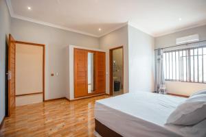מיטה או מיטות בחדר ב-Ponta d’ ouro lia’s house