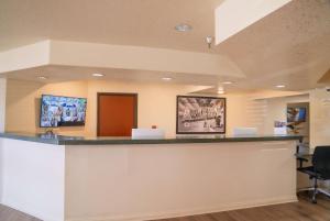 The lobby or reception area at Super 8 by Wyndham Yuma