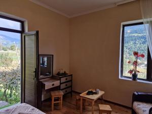 TV a/nebo společenská místnost v ubytování Bela's Guesthouse + 3 fotografie