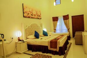 Letto o letti in una camera di Miridiya Lake Resort