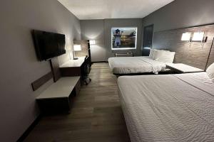 Postel nebo postele na pokoji v ubytování Days Inn & Suites by Wyndham Summerside