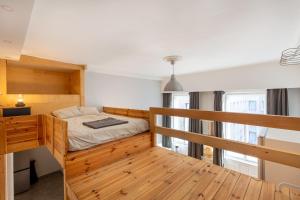 a bedroom with a bunk bed and a balcony at V26 Freedom Lodge Apartment in Budapest