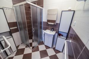 Kuchyňa alebo kuchynka v ubytovaní Apartmány Olešnice + 37 fotografií