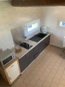 Nhà bếp/bếp nhỏ tại Duplex Le Chant des Oiseaux