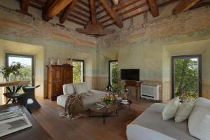a living room with a white couch and a tv at Massimago Wine Tower in Padova