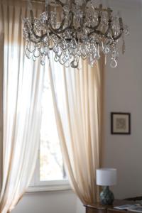 a chandelier in a room with a window at Home The River in Rome