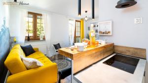 Część wypoczynkowa w obiekcie Wonder Home - Apartamenty położone blisko deptaka, licznych restauracji i sklepów