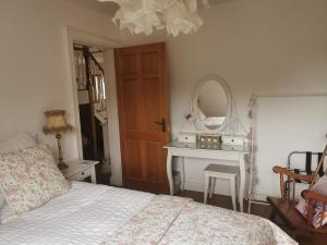 Postel nebo postele na pokoji v ubytování Cherrytree House B&B
