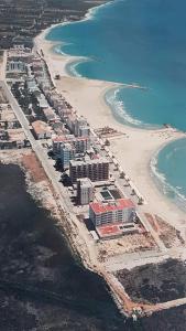 an aerial view of a beach and the ocean at Apartamento vacacional in Torreblanca