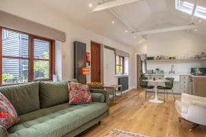 Кухня или мини-кухня в Weavers Mark Cottage
