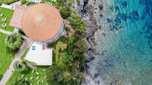 an overhead view of a building next to the water at Hotel Capo D'Uomo in Talamone