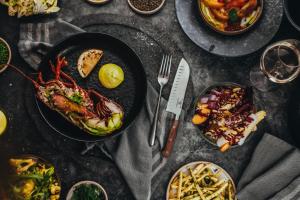 una mesa con platos de comida. en Bedruthan Hotel & Spa en Newquay