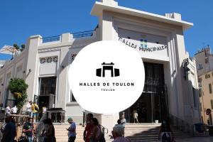 um edifício com uma placa que lê halls de toulon em Studio rez-de-villa - Parking facile - Proche gare em Toulon