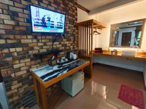 TV a/nebo společenská místnost v ubytování Lanta Riviera Resort - SHA Extra Plus