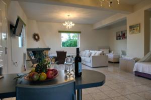 A seating area at House with sea breeze-Anemelia