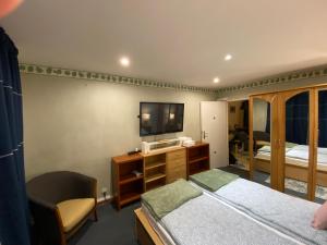 a hotel room with a bedroom with a bed and a tv at Apartament Dyrektorski in Stalowa Wola