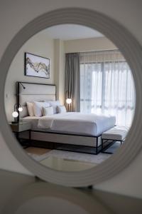 Postel nebo postele na pokoji v ubytování Beautiful sea view 2BD apartment in Rimal JBR