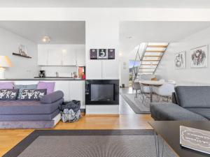 Posezení v ubytování Apartment Kimi - 100m from the sea by Interhome