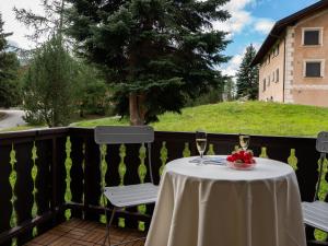 Balkón nebo terasa v ubytování Apartment Chesa Palüdin 10 - Pontresina by Interhome