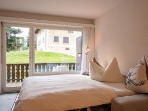 Postel nebo postele na pokoji v ubytování Apartment Chesa Palüdin 10 - Pontresina by Interhome