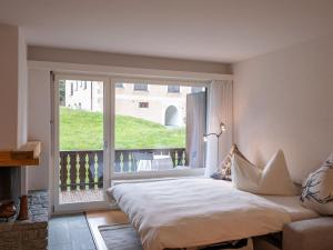 Postel nebo postele na pokoji v ubytování Apartment Chesa Palüdin 10 - Pontresina by Interhome