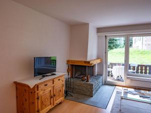 TV a/nebo společenská místnost v ubytování Apartment Chesa Palüdin 10 - Pontresina by Interhome + 16 fotografií