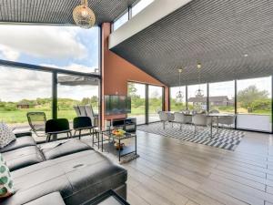 Posezení v ubytování Holiday Home Emilie - 250m to the inlet by Interhome