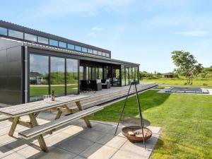 Zahrada ubytování Holiday Home Emilie - 250m to the inlet by Interhome