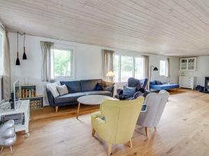 Posezení v ubytování Holiday Home Aleko - 2-5km from the sea by Interhome
