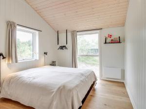 Postel nebo postele na pokoji v ubytování Holiday Home Aleko - 2-5km from the sea by Interhome + 20 fotografií