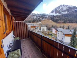 a balcony with a view of a snowy mountain at CASA TATA -Appartamento vista mozzafiato in Lizzola Alta