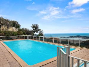 - une piscine avec vue sur l'océan dans l'établissement Apartment Les Balcons d'Eze-2 by Interhome, à Èze
