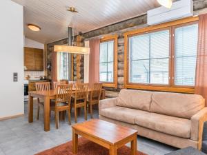 Køkken eller tekøkken på Holiday Home Lumikelo b5 by Interhome