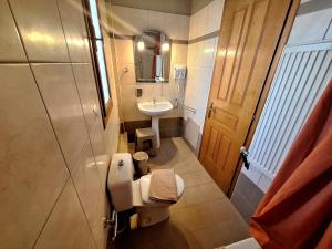 Koupelna v ubytování Skourgias Rooms