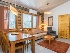 Et opholdsområde på Holiday Home Lumikelo b5 by Interhome