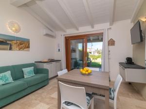 Χώρος καθιστικού στο Holiday Home Romeo by Interhome
