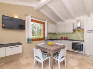 Η κουζίνα ή μικρή κουζίνα στο Holiday Home Romeo by Interhome