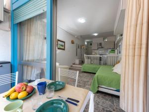 Η κουζίνα ή μικρή κουζίνα στο Apartment La Pineta by Interhome