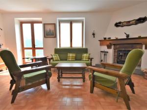 Posezení v ubytování Chalet Chalet Elda by Interhome