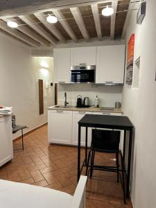 Η κουζίνα ή μικρή κουζίνα στο casa corso corsi 1 piano