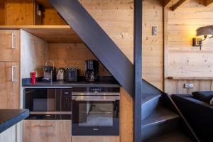 Val Thorens - Cosy Duplex avec Vue Silveralp 341にあるキッチンまたは簡易キッチン