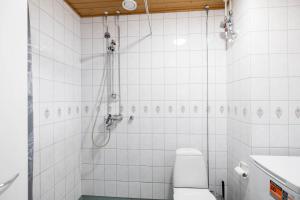 Ένα μπάνιο στο Apartment Rovakatu +4 φωτογραφίες