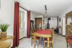 a dining room with a table and chairs at La rivière de St Meme in Saint-Même