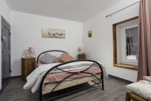 Ένα ή περισσότερα κρεβάτια σε δωμάτιο στο La rivière de St Meme