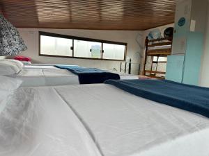 Postel nebo postele na pokoji v ubytování Maresia Hostel Paraty BR