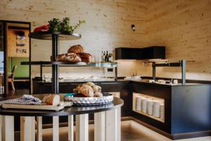 Eldhús eða eldhúskrókur á Bio-Berghotel Ifenblick
